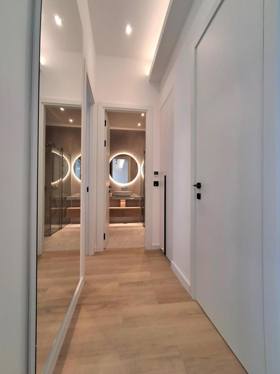 Luxury Onia
