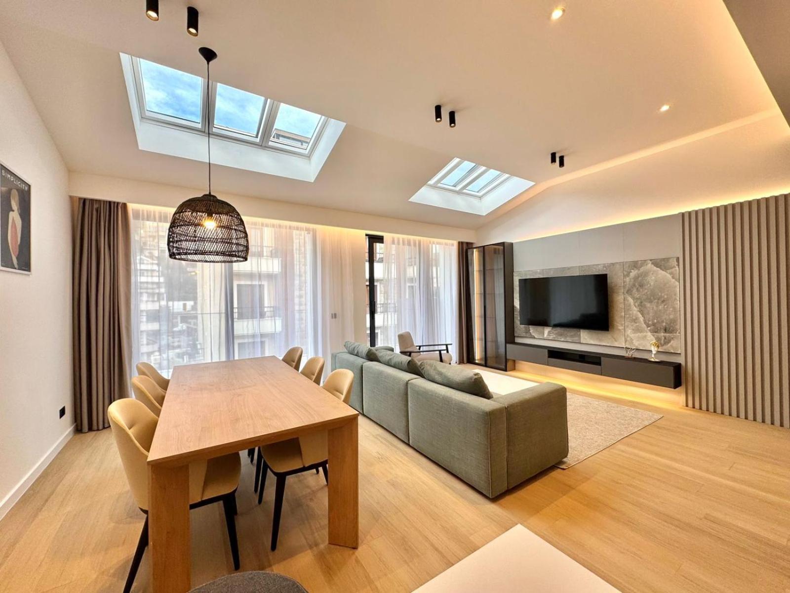 Luxury Onia