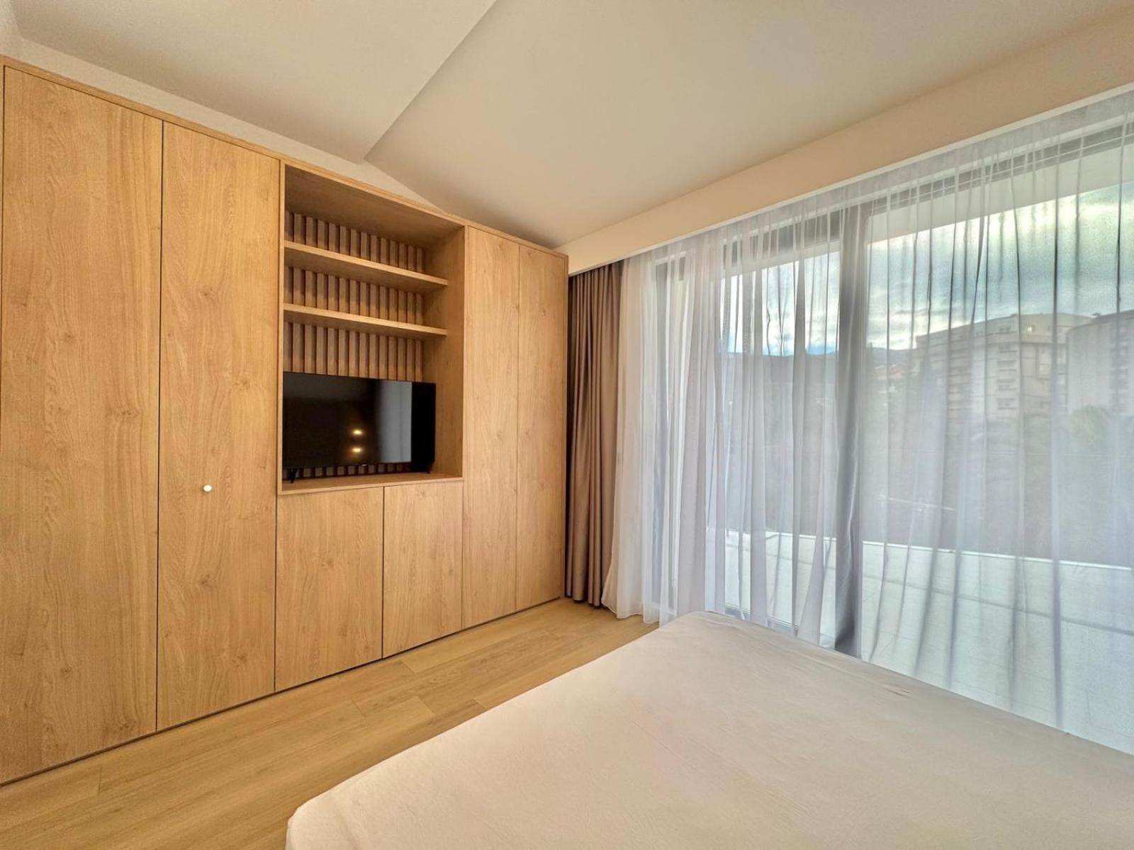 Luxury Onia