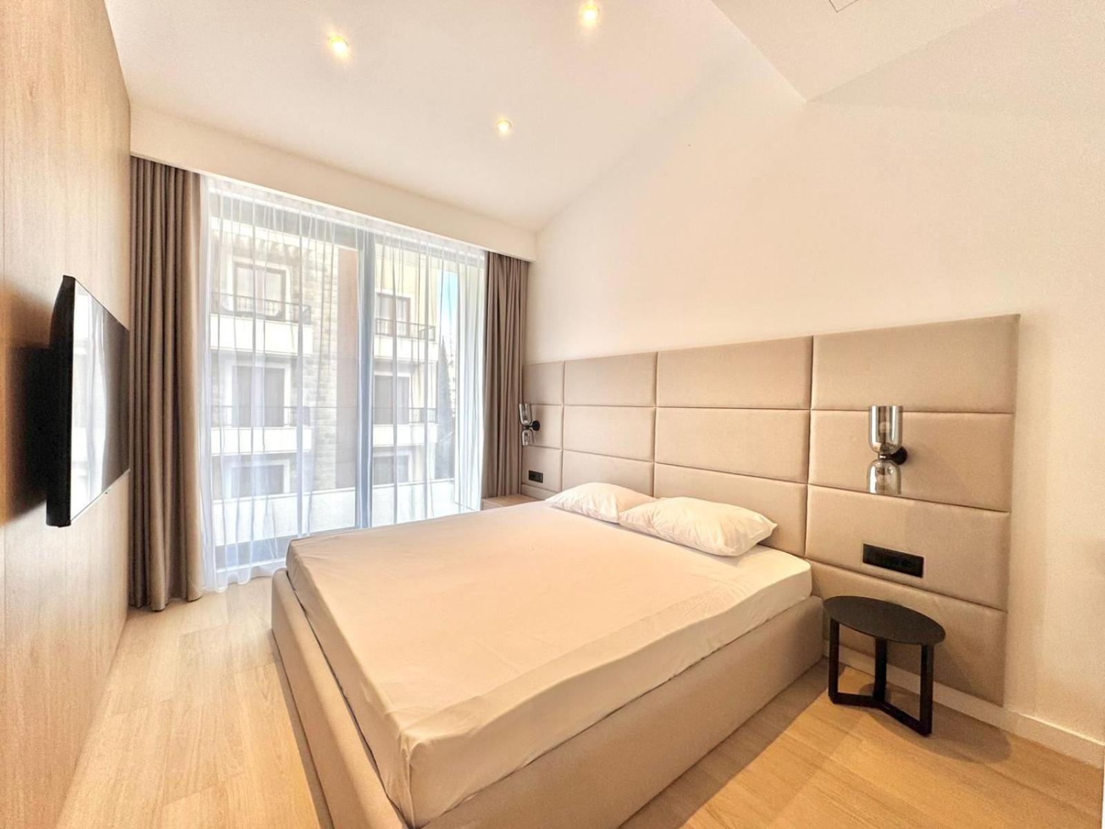 Luxury Onia *