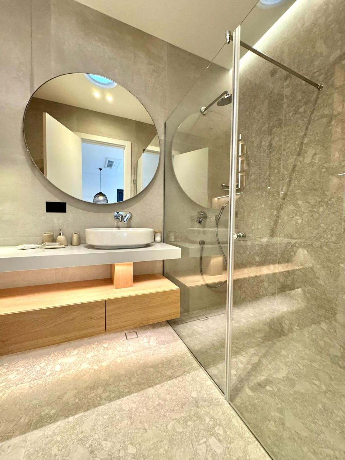 Luxury Onia *